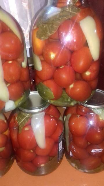 Помидоры в заливке из овощей. Помидоры черри с луком на зиму. Как вкусно закрутить помидоры на зиму. Помидоры на зиму. Тушёные помидоры на зиму.
