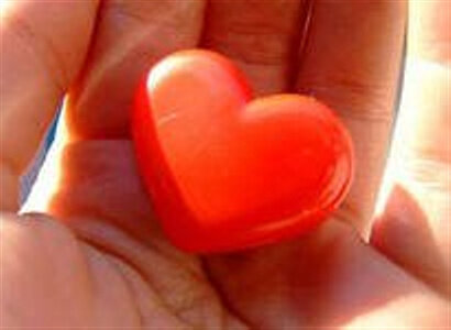 
Допустим, вы познакомились с мужчиной своей мечты, но он почему-то не пылает ответными чувствами. Что делать? Рыдать и травиться от несчастной любви? Ни в коем случае! Нужно бороться. Наверняка вы получите моральное удовлетворение (и не только!), если выйдете победительницей, завоевав приз в виде желанного мужчины и вдобавок получив возможность самоутвердиться. Да и попрактиковаться лишний раз не мешает. Пусть он и мужчина вашей мечты, но ведь не единственный...