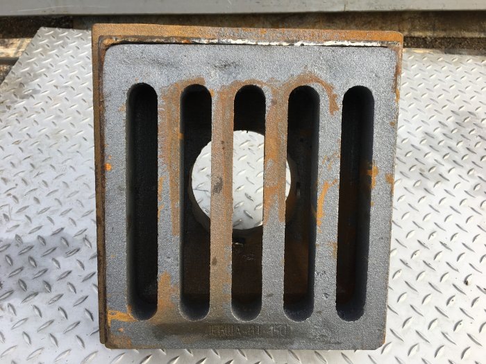 Решётка – верхняя часть водоотвода, расположенная в дорожном полотне