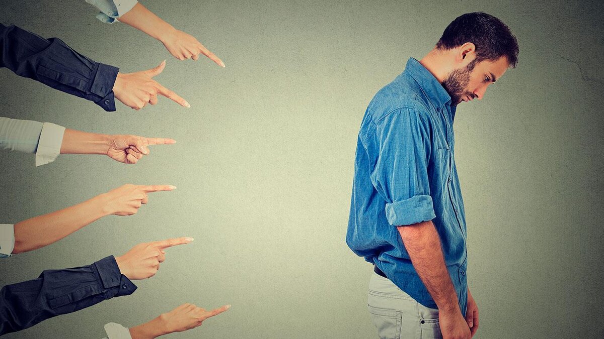 С самооценкой не шутят. Заниженная самооценка основательно портит жизнь. Важно выявить, в каких случаях она проявляется и предпринять действия по исправлению ситуации. Изображение с leadergirl.ru