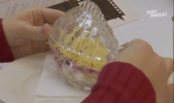 Салатницы для сельди под шубой выглядят очень по-детски