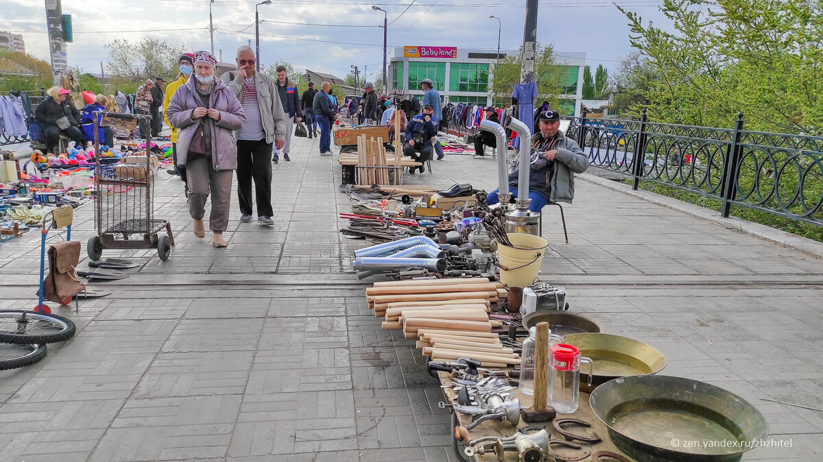 Блошиный рынок в Астрахани: колорит в Больших Исадах | ЖЖитель: путешествия  и авиация | Дзен