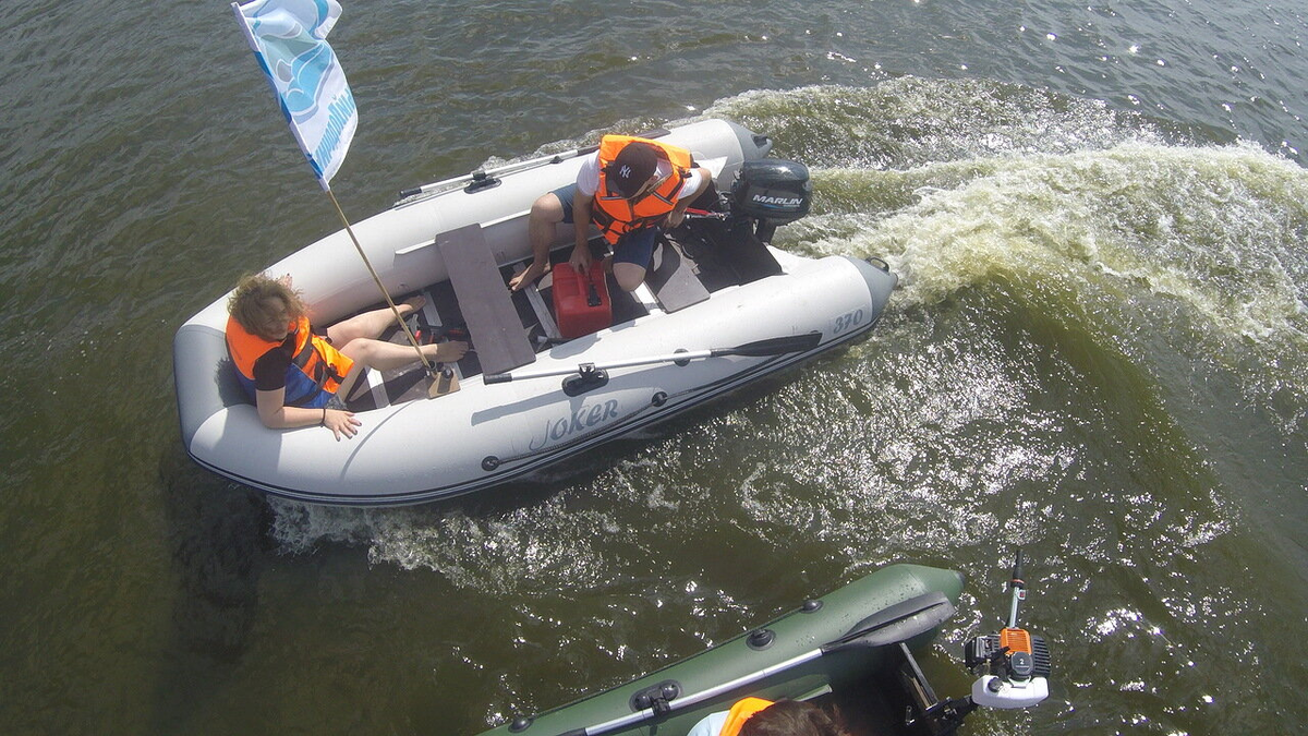 На фото лодка с фанерным пайолом