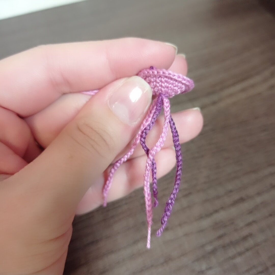 Тонкие щупальца я вставила в центр КА и завязала узлами