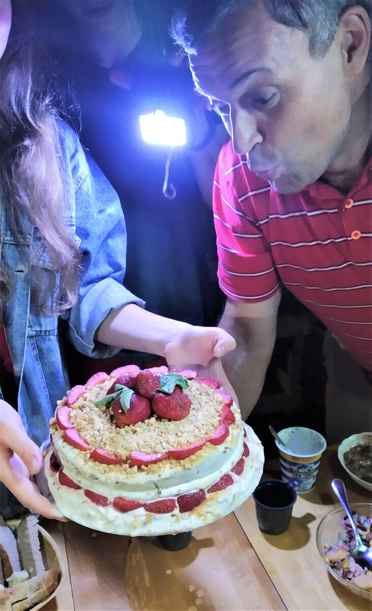 Ребята переехали в Динскую из Омска в апреле. Дружная семья. У них много забот с обустройство и ремонтом и тем не менее отличный получился День рождения папы! 