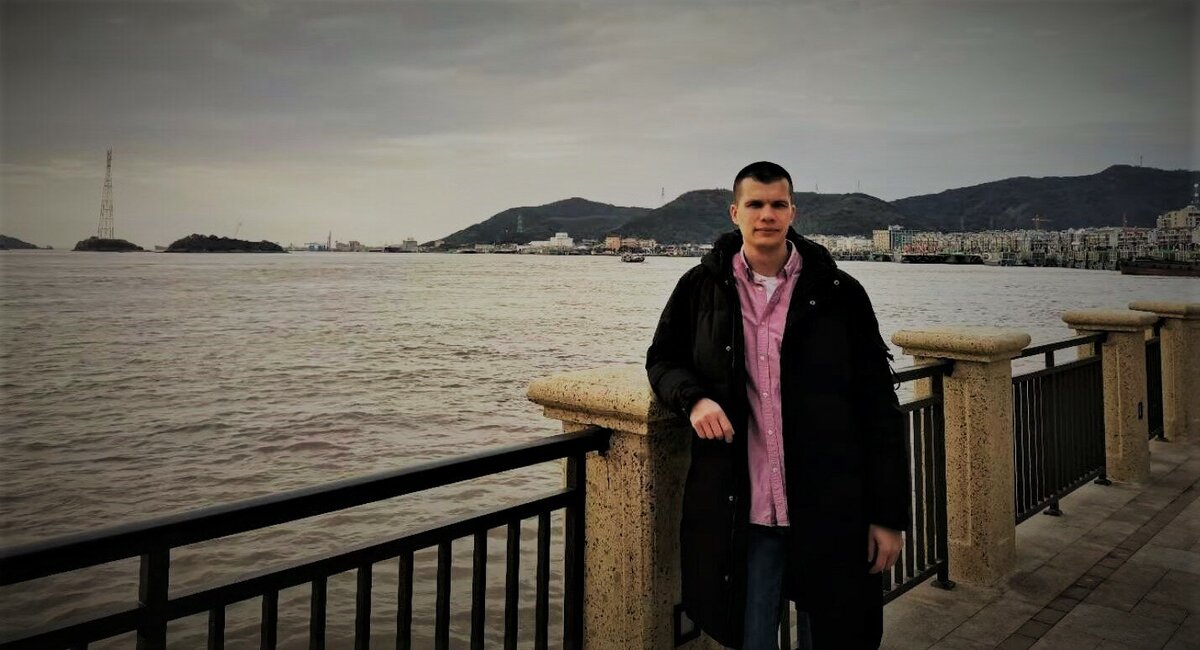 Меня зовут Стас. С 2019 года живу и работаю в Китае. На канале вы найдете много интересной и полезной информации про саморазвитие, карьеру и другие насущные проблемы. Рассказываю про мой опыт и особенности жизни за границей.