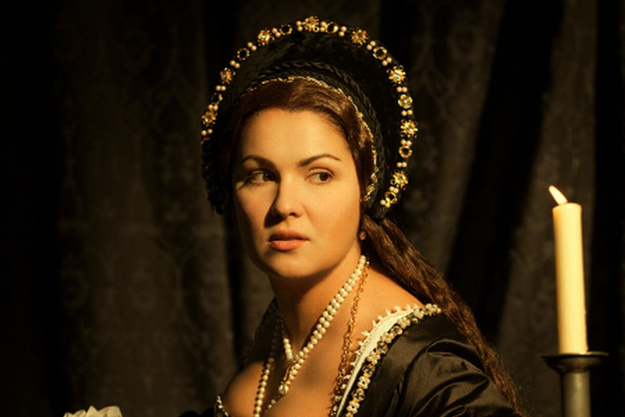 Анна Нетребко - Анна Болейн. Фрагмент оперы "Анна Болейн"  Г.Доницетти. (Фото: Brigitte Lacombe/Metropolitan Opera). Источник: https://www.operanews.ru/