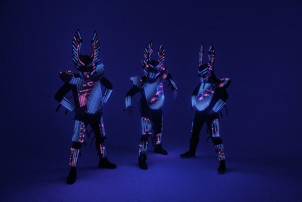 Первая тройка костюмов..