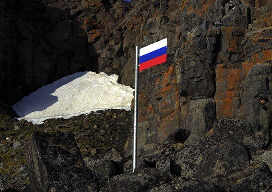 Металлический флаг на мысе Флигели/ Фото: © s-vesti.ru