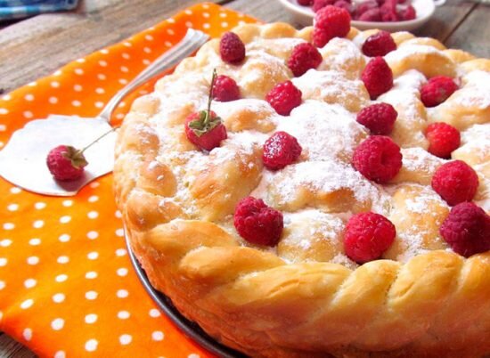 Пирог с малиной — 7 простых рецептов в домашних условиях