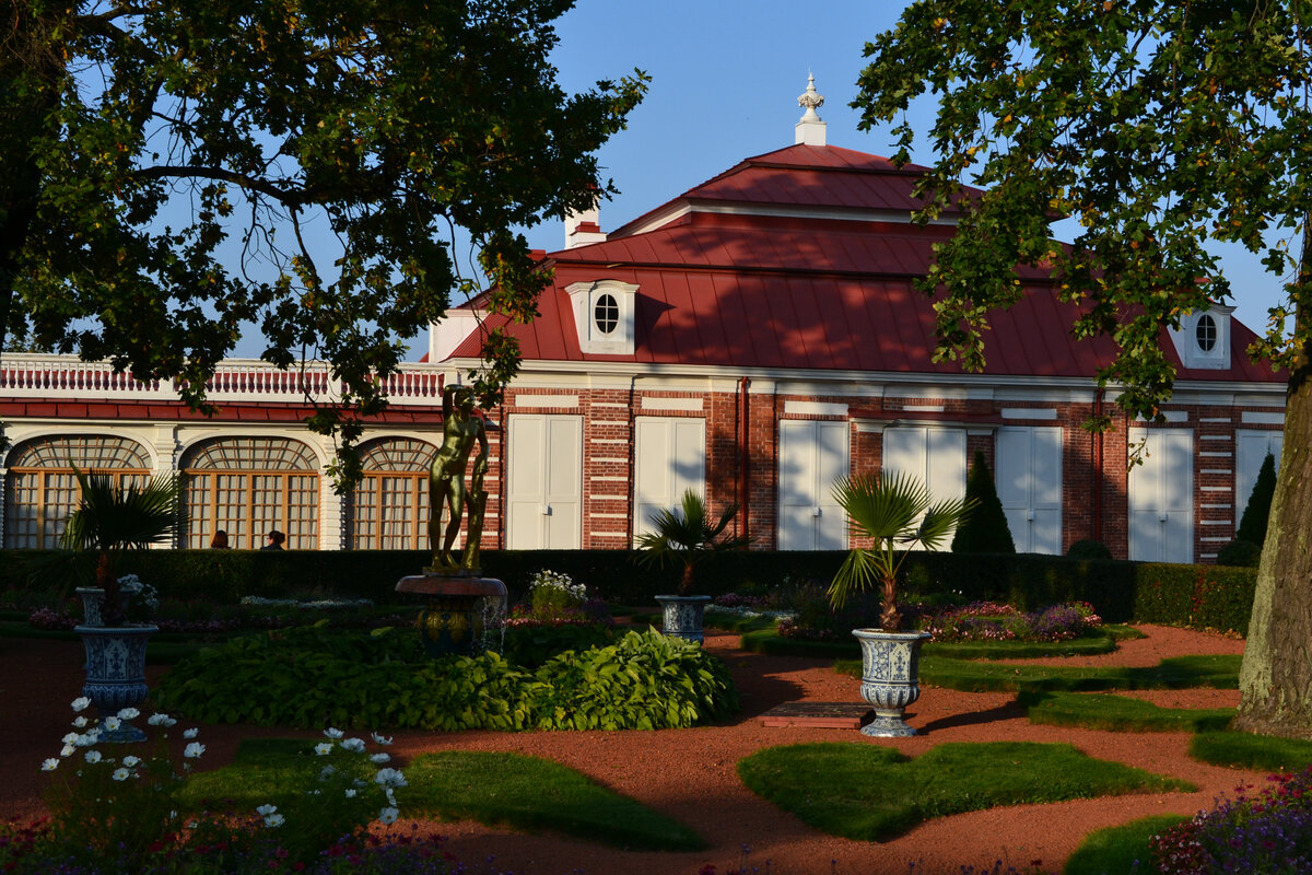 Дворец Монплезир в Петергофе