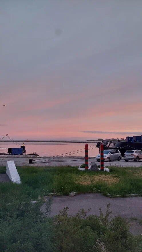 Вид из окна нашего номера - на воду, кусочек Балтийского моря