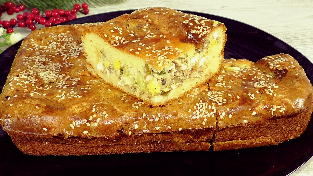 творожный манник. шарлотка с яблоками внутри. пирог внутри сырой. клеклый бисквит. пирог внутри сырой.