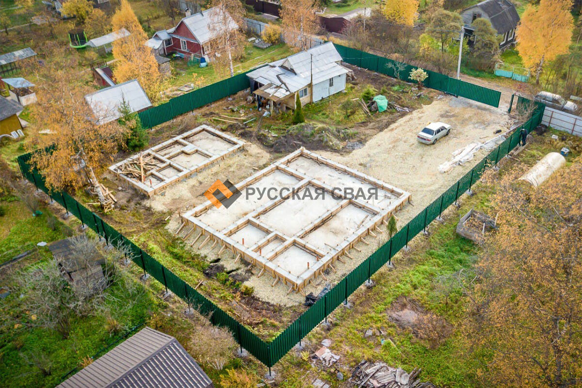 Забор из металлического штакетника в Ропше