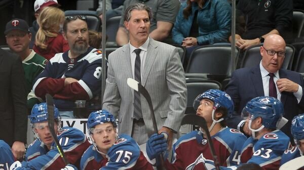    Главный тренер "Колорадо Эвеланш" Джаред Беднар с игроками команды© официальный твиттер клуба "Колорадо Эвеланш"