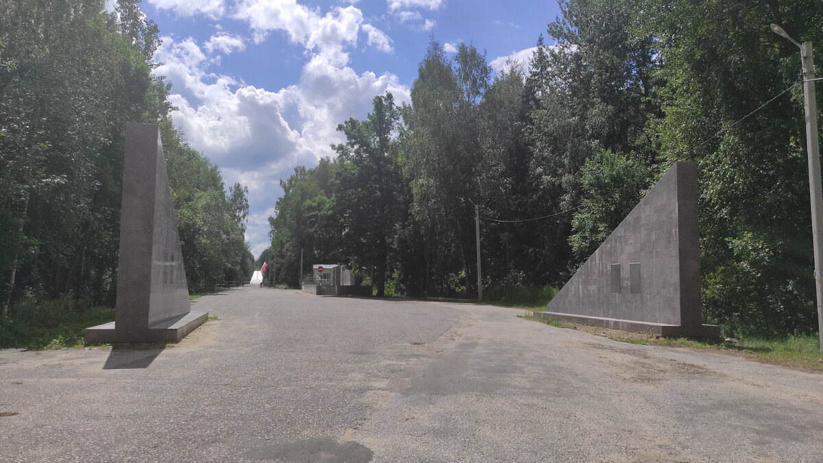 Начало мемориала на месте гибели Гагарина 