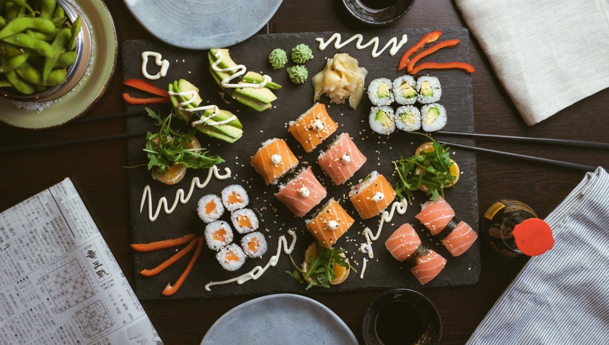 Порадуй себя и приготовь суши самостоятельно вместе с нами. Держи простенький рецепт роллов