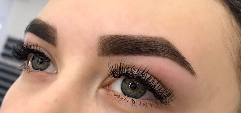 трансформация бровей.