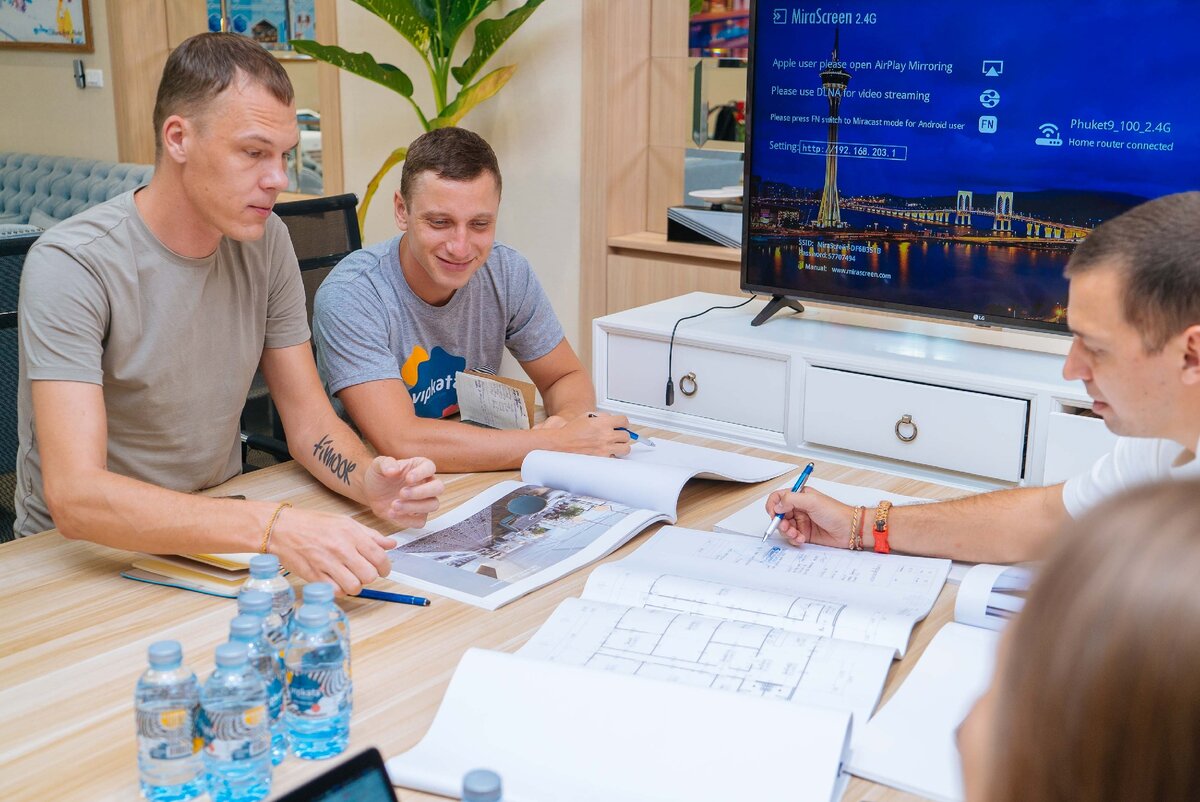 Рабочая встреча в офисе компании Пхукет9