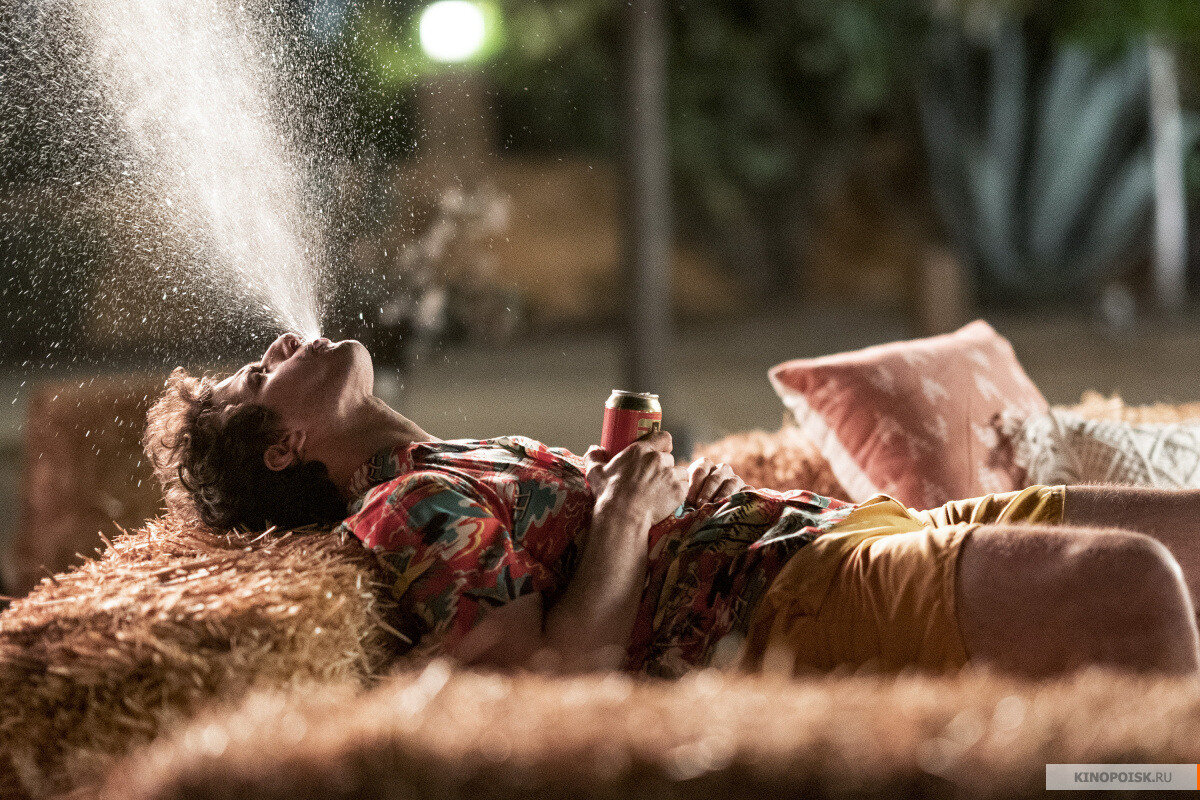 Зависнуть в Палм-Спрингс, источник фото https://www.kinopoisk.ru/