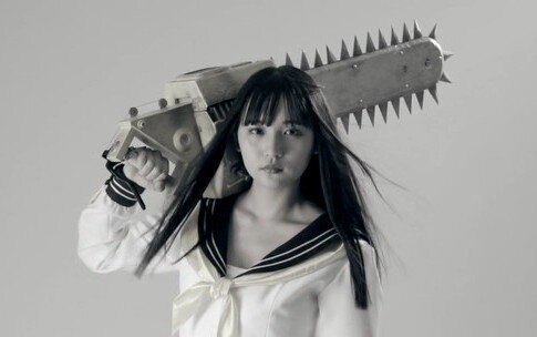 Кровавая школьница с бензопилой