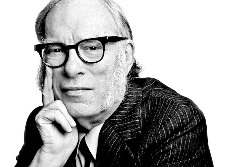 Айзек Азимов - является основателем трех правил роботостроения. Писав эту статью, не могу не упомянуть этого потрясающего писателя-фантаста. Современный мир он описывал еще в далекие 1939. Именно тогда вышел в свет первый его рассказ.