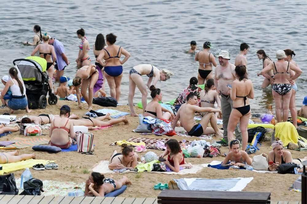 Фото: Отдых на пляже / Сергей Киселев / Агентство «Москва» 
