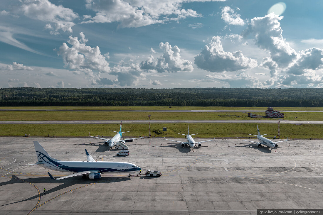 Аэродром Красноярск Емельяново. Емельяновский аэропорт Красноярск. Аэропорт Емельяново Взлетная полоса. Емельяново аэропорт ВПП. Взлетная на михнево сегодня