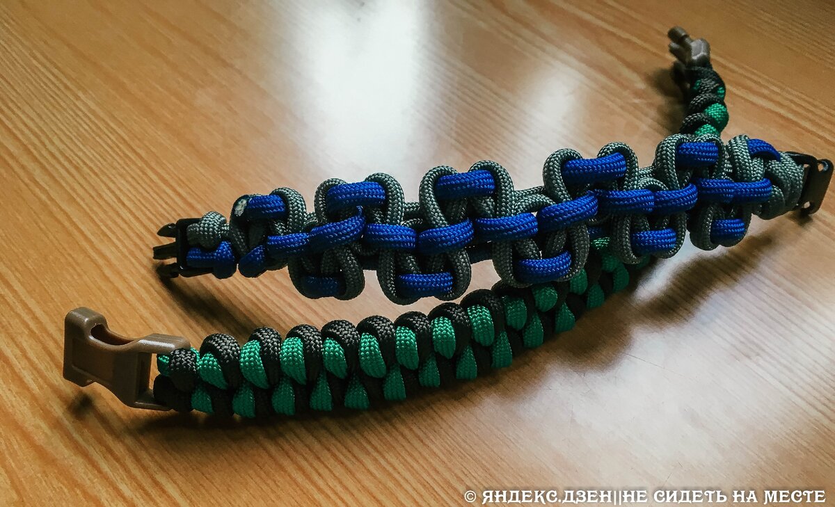 Два браслет из паракорда в раскрытом состоянии разного узора
