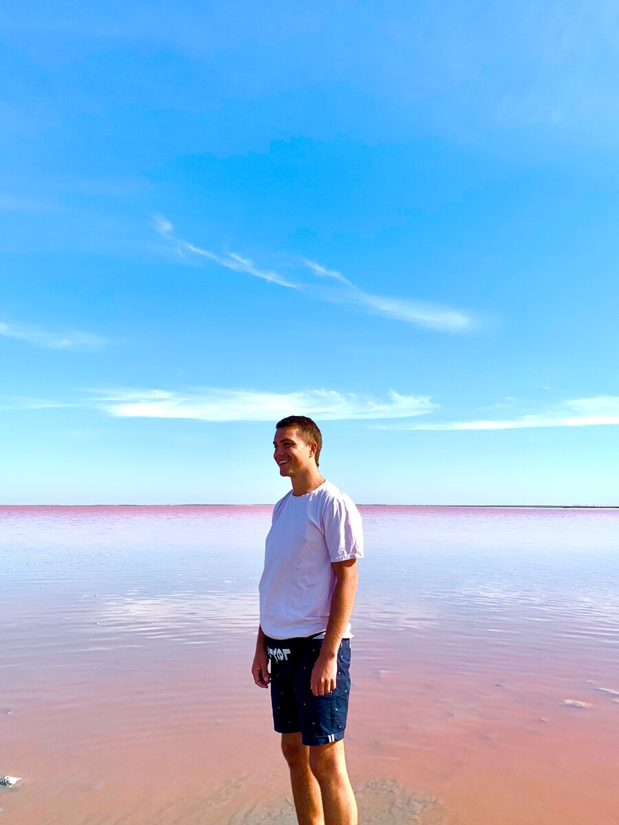 Только приехали, заходим в воду