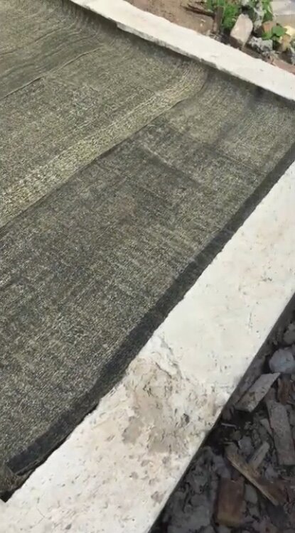 Постелил рубероид