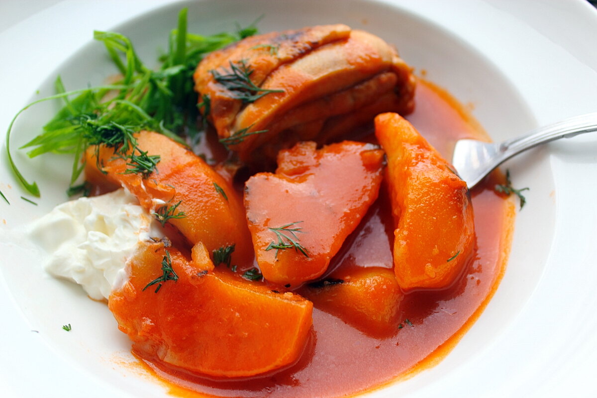 Рыба с овощами в томатном соусе. Тушеная рыба. Рыба в томатном соусе. Рыба тушеная с овощами. Тушеная рыба в томатном соусе.