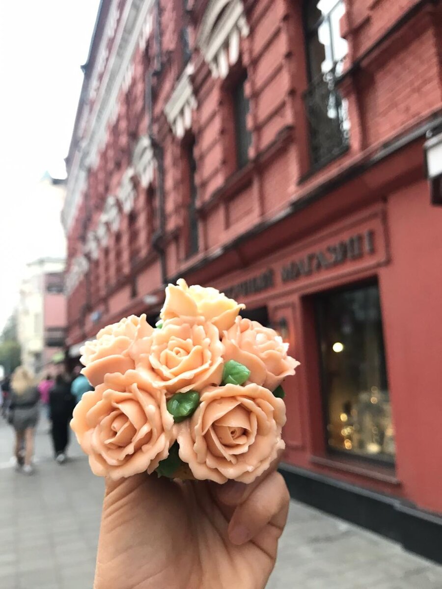 Кремовые розы