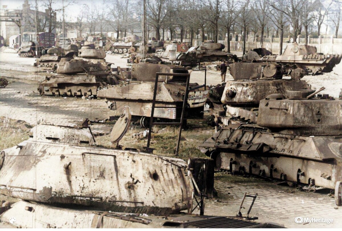 Потери немецких танков. Танк ис2 Берлин 1945. ИС-2 В Берлине 1945. Т-34 В Берлине в 1945. Штурм Берлина ИС-2.