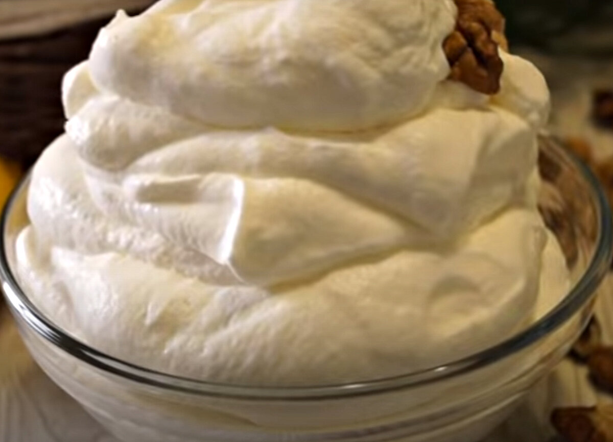 Сливки в кулинарии. Взбитые сливки в баллоне. Сливки что из них приготовить. Сливки что из них приготовить. Сливочный крем для взбивания.