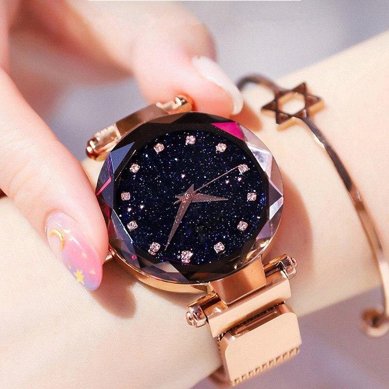 Starry Sky Watch- эксклюзивные женские часы в наборе с браслетами

Starry Sky Watch- эксклюзивные женские часы в наборе с браслетами  Часы с браслетами Starry Sky Watch - это воплощение изысканности и элегантности. Они предназначены для модниц, стремящихся безупречно одеваться и носить стильные аксессуары. Часы данного бренда отличаются точностью и надежностью.

ОсновныеПроизводитель Starry Sky WatchСтрана производительЯпонияПолЖенскийТип механизмаКварцевыйЦиферблат Аналоговый (Стрелочный)Индикация Метки (без цифр)Формат времени 12 часовСтекло высокопрочноеМатериал Авиационный сплавЦвет корпуса Черный, серый, синий, фиолетовый, золотойСостояниеНовое Характеристики

Описание  Часы с браслетами Starry Sky Watch – это воплощение изысканности и элегантности. Они предназначены для модниц, стремящихся безупречно одеваться и носить стильные аксессуары. Часы данного бренда отличаются точностью и надежностью.ИЗЫСКАННЫЕ ЧАСЫ В НАБОРЕ С БРАСЛЕТАМИ
