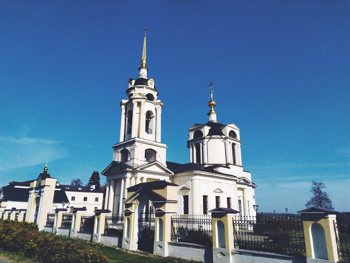 Православные страны. Кущевка Церковь масонов. Масонская Церковь Гатчина. Масонская Церковь в Пензе. Православный Масонский храм около Коломны.