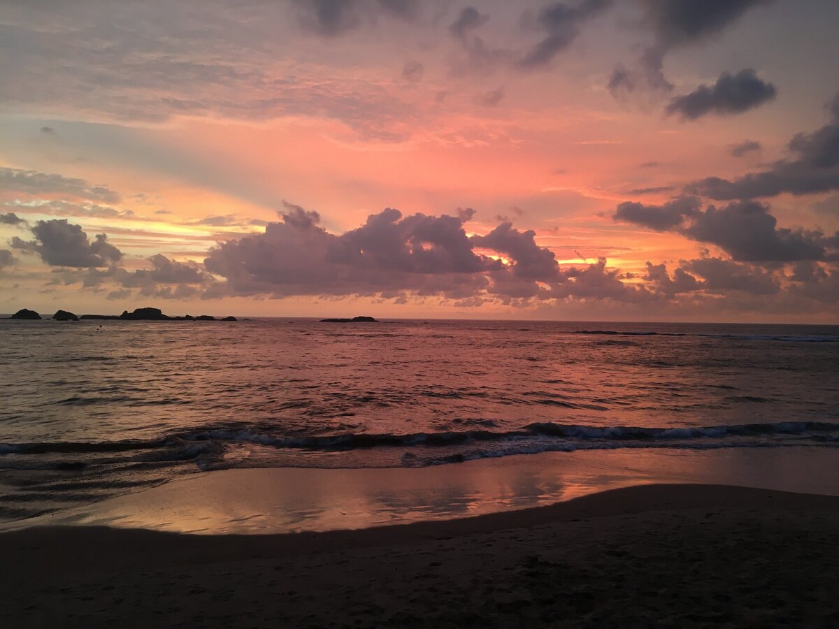 Один из  самых красивых сансетов, которые я увидел там