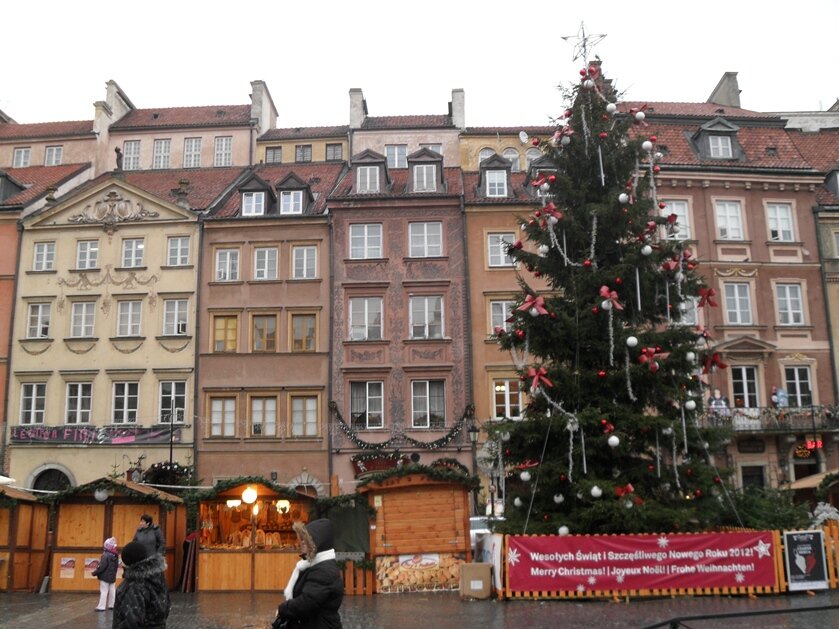 Рождественский базар на площади Варшавы. Листайте галерею