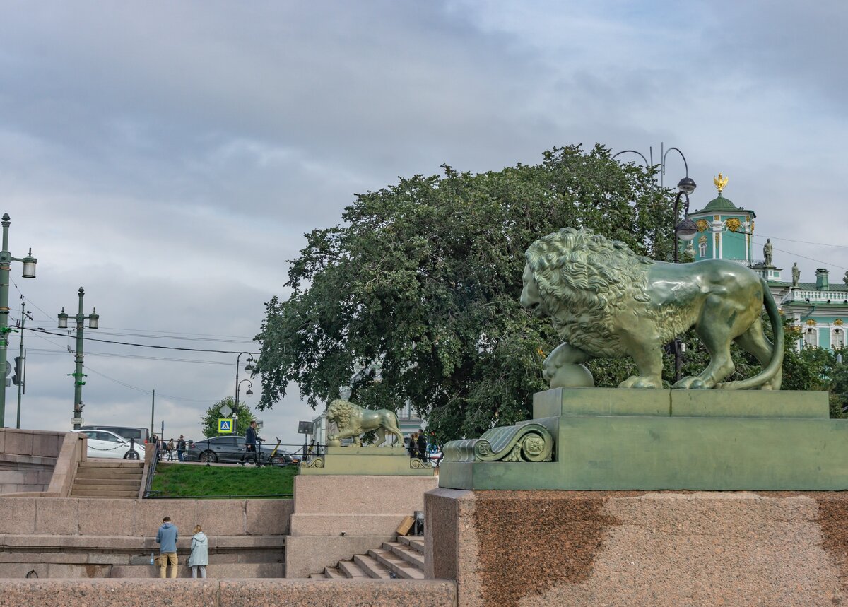 Пешая прогулка по Петербургу. Львы, три кумира и Дворцовая набережная  (часть 2) | Hellen Geographic | Дзен