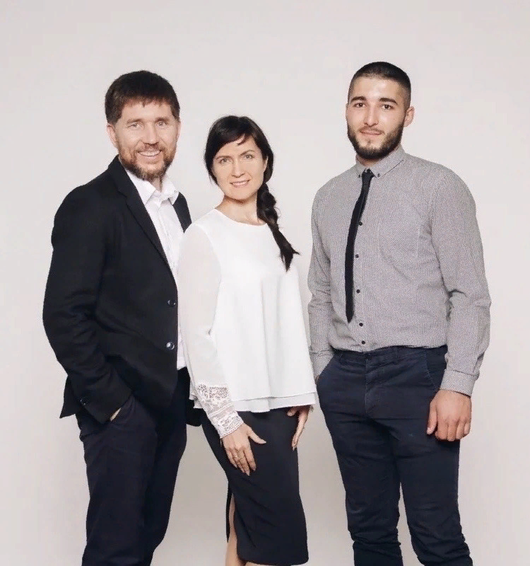 Предприниматели Васильевы и я. Источник: «https://vk.com/mike_sofiisky/»