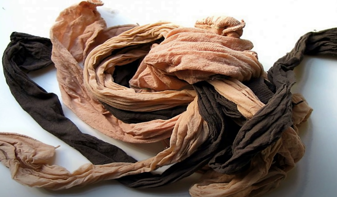 Старые нейлоновые колготки