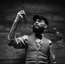 Парикмахер важная профессия,но,к сожалению ,не все мастера хорошо владеют ножницами .