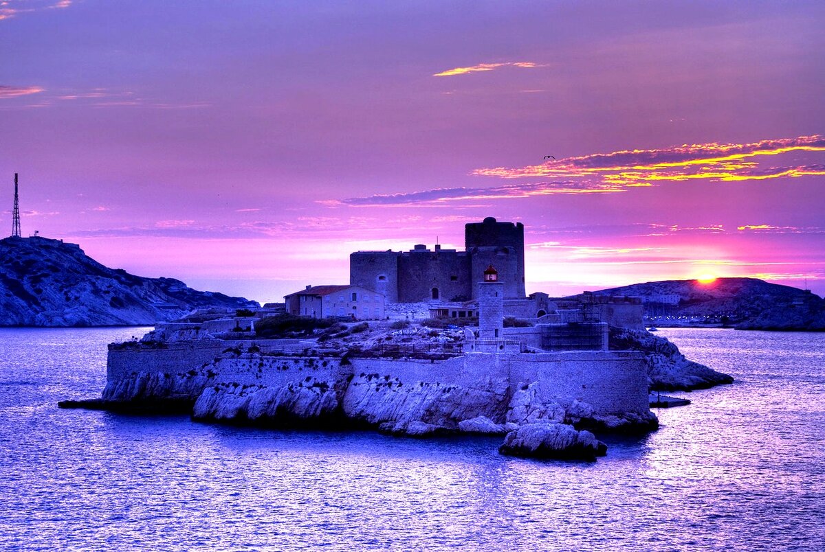 Источник фото: http://tourpedia.ru/wp-content/uploads/2019/03/%D0%97%D0%B0%D0%BC%D0%BE%D0%BA-%D0%98%D1%84-%D0%B2%D0%B8%D0%B4.jpg