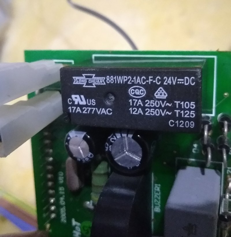 Старое реле. Сопротивление есть, силовые контакты не работают