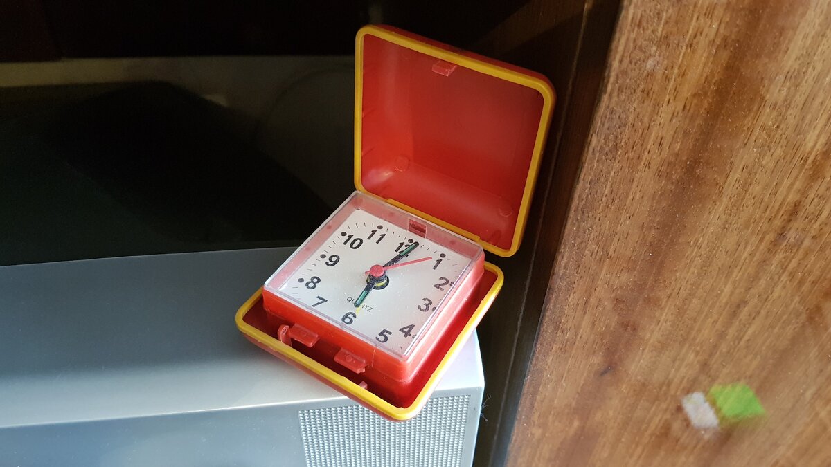 Такие часы уже раритет!) Кто помнит такие?