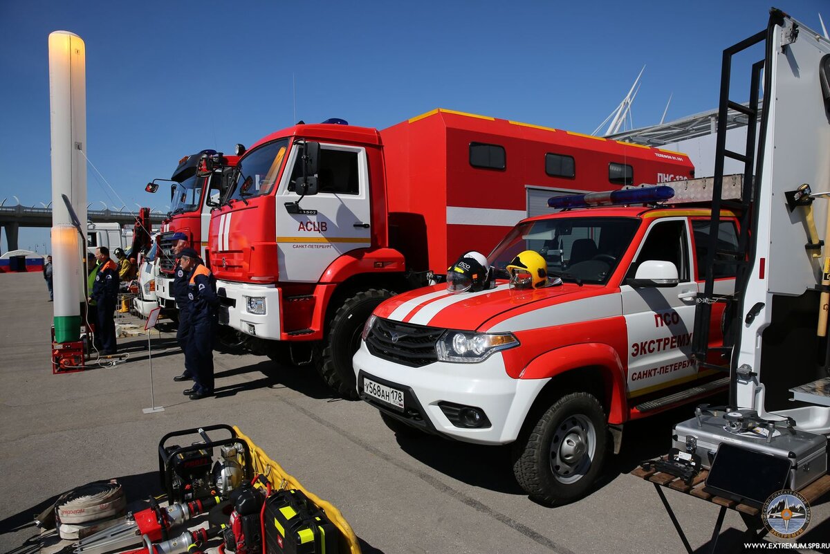 Автомобиль Первой Помощи «ПСО «Экстремум» в одном ряду со старшими братьями. Фото из архива отряда. 