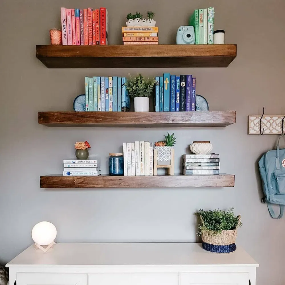 SW 7044 Amazing Gray 