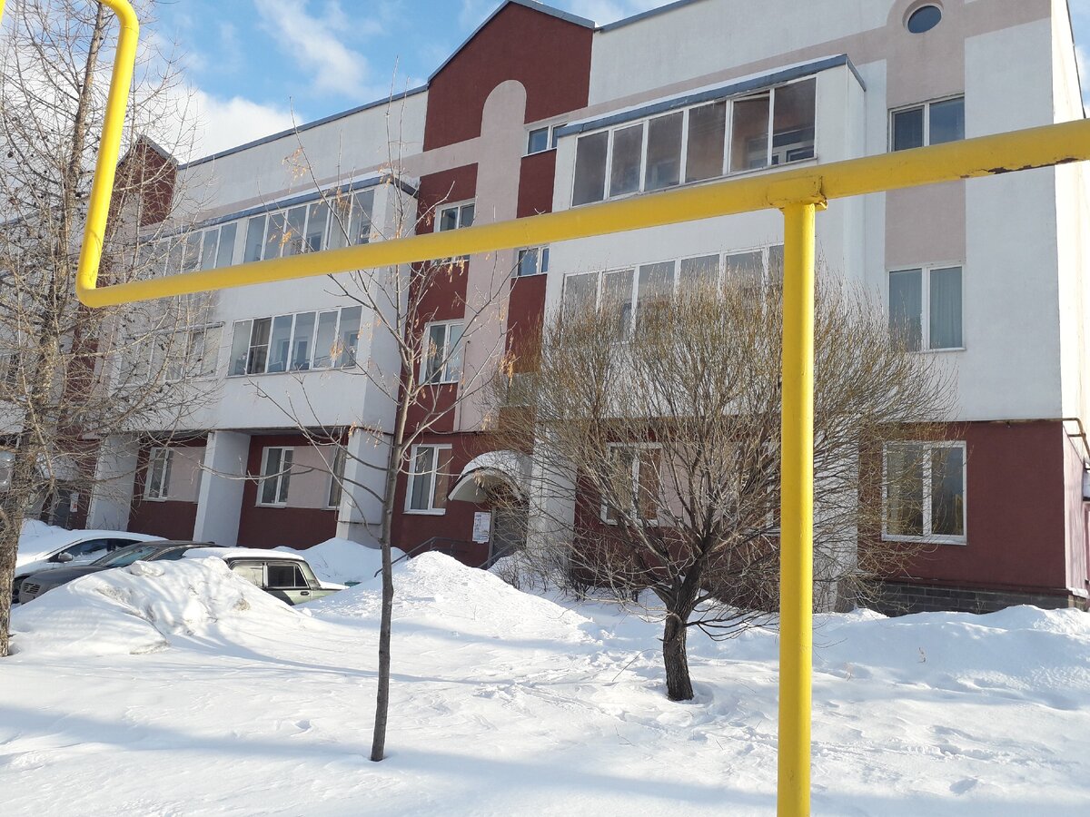 Газ в Исети проведён наземным способом. Фото автора.