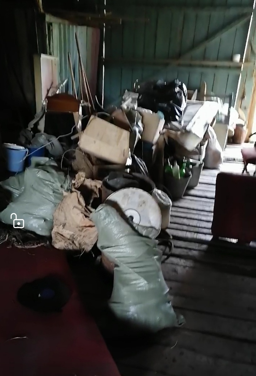 Что только мы не находили от галош и бутылок до кучи железа... 